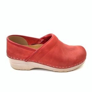 Dansko red leather clogs sz 37 US 7 nurse comfort